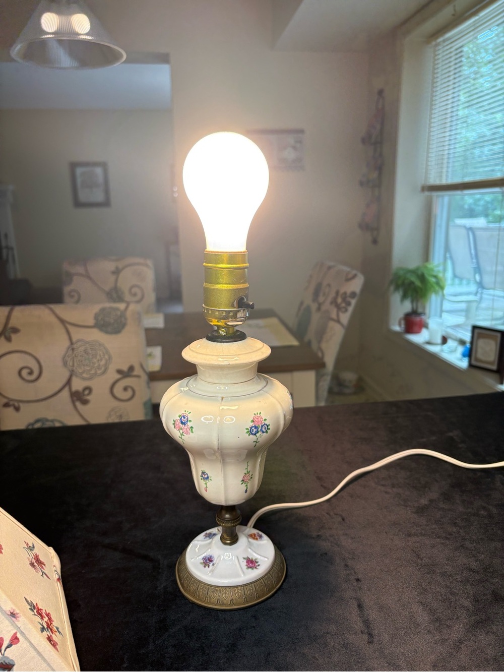Vintage Porcelain Table Lamp/ Matching Hexigonal Fabric Shade - Picture 6 of 16